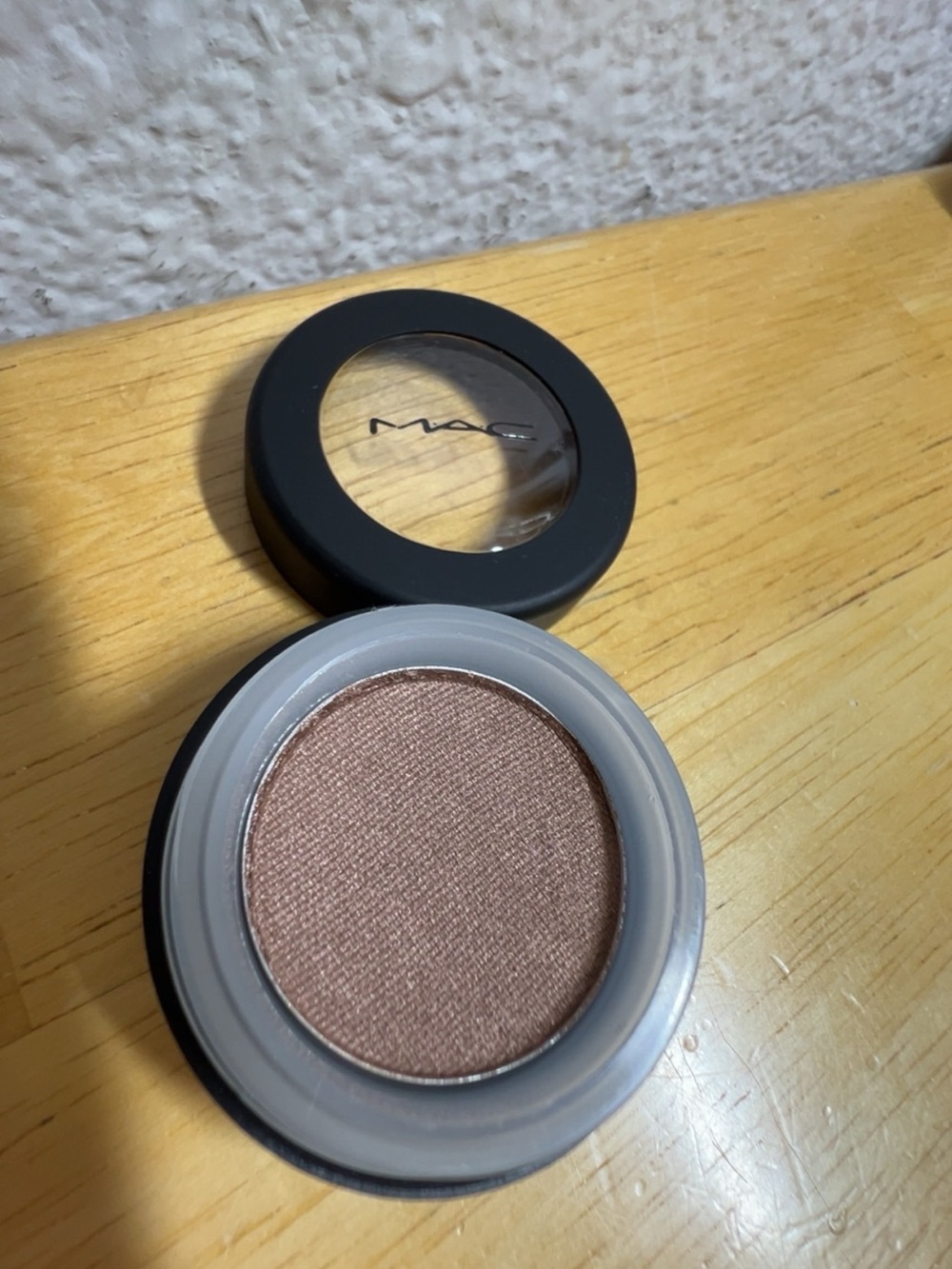 MAC Cosmetics Single Eyeshadow - Taupe Brown - Picture 2 of 5